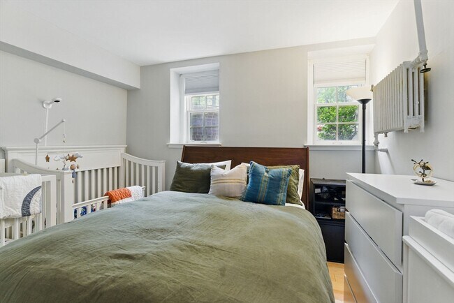 Building Photo - 240 Brattle St