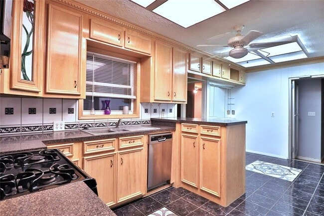 Building Photo - 3210 Cloverdale St