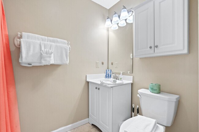 Building Photo - Fully Furnished W/ All Utilities Included! Seasonal Rental available 11/30/25-3/31/26