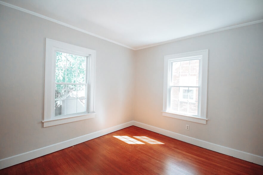 Building Photo - 3744 Bowen Rd