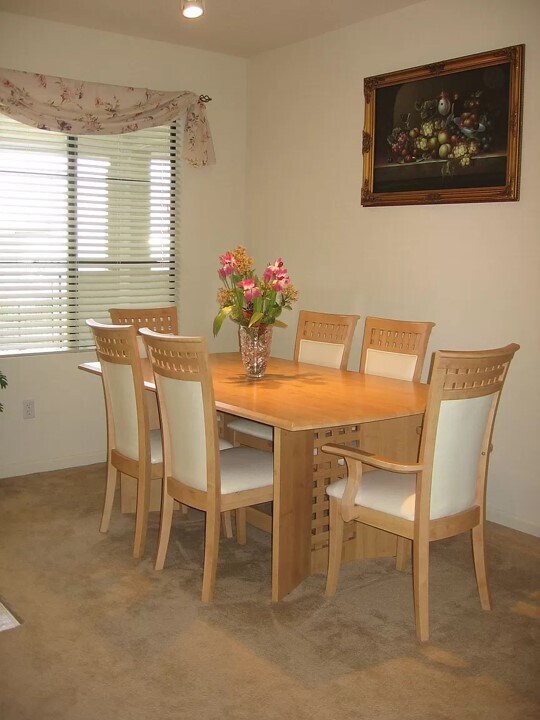 Dining area - 800 N 8th St