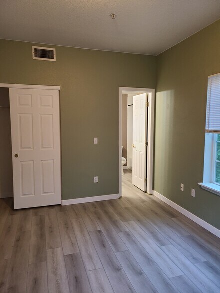 Building Photo - 8400 S Upham Way