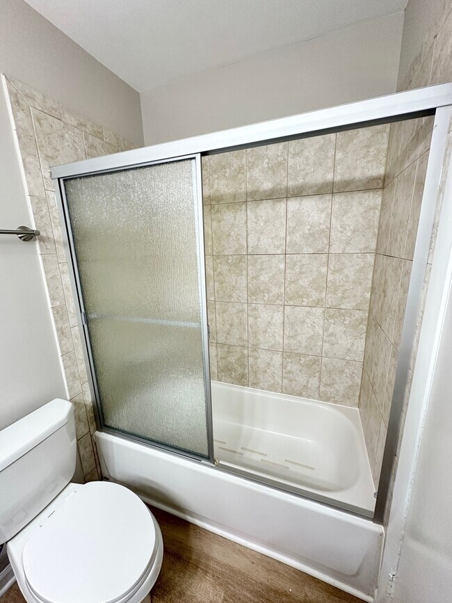 Building Photo - 3003 Killarney Dr