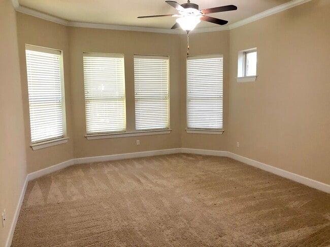 Building Photo - Upscale 3 Bedroom 2 Bath with Lots of Space!