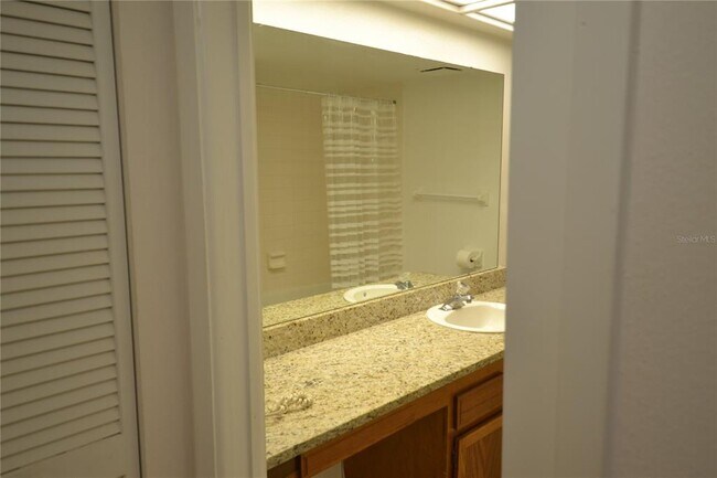 Building Photo - 209 Woodlake Wynde