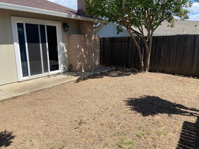 Building Photo - West Roseville - Remodeled 2 Bdrm, 1 Bath