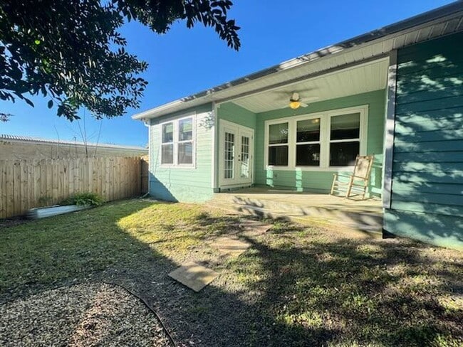 Building Photo - Palm Heaven!!Application and more info @ https://www.sandseekerrealty.com/long-term-rentals/. Cli...