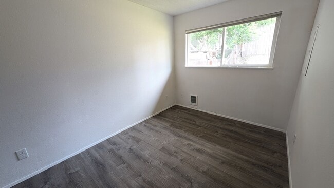 Building Photo - Great duplex unit in Sherwood!