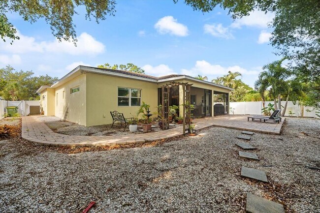 Building Photo - 2339 Datura St