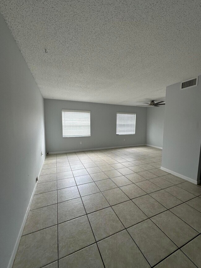 Building Photo - 837 Hickory St