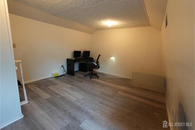Building Photo - 151 Tennyson Dr