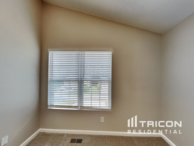 Building Photo - 5922 Graywood Cir SE