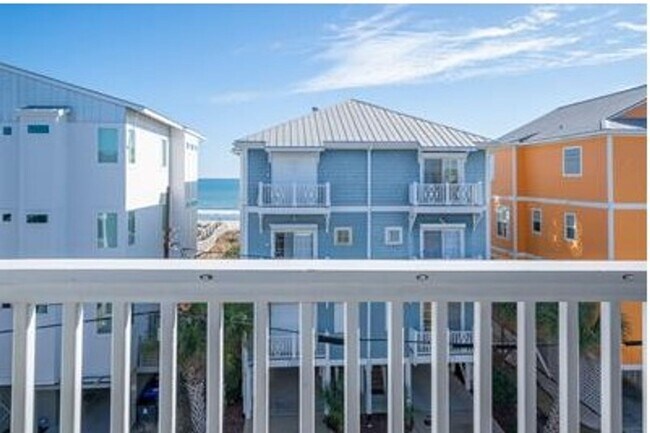 Building Photo - BEAUTFUL FURNISHED WINTER GETAWAY