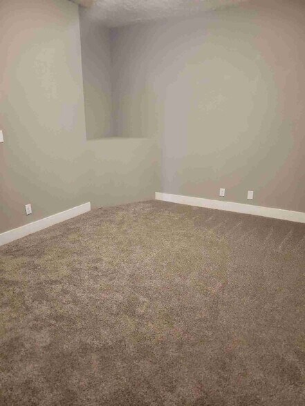 Building Photo - 320 Lockwood Ave