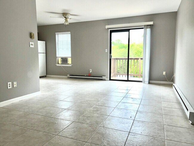 Building Photo - 144 Aspetuck Vlg