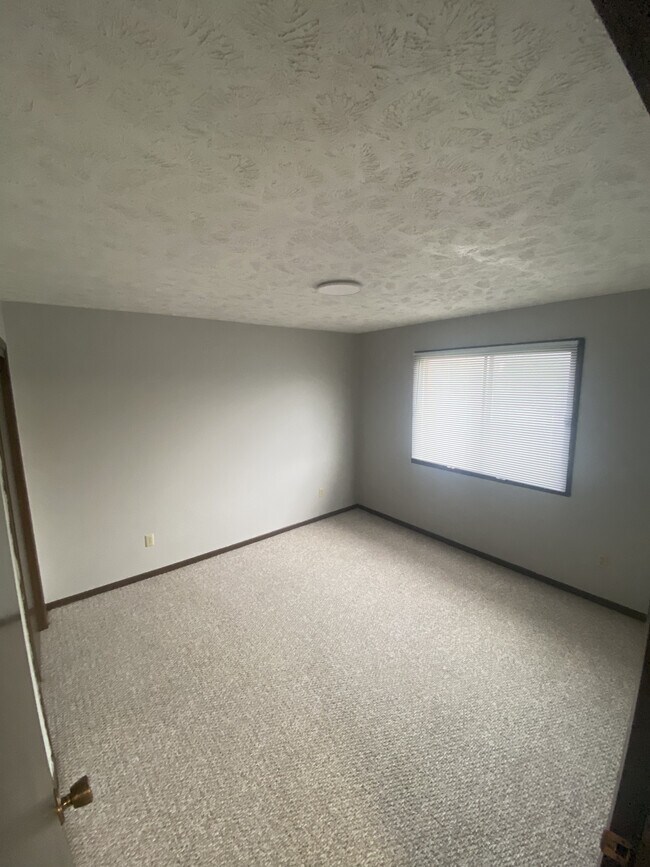 Building Photo - 832 Flats