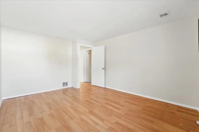 Building Photo - 12 Saddlewood Ct