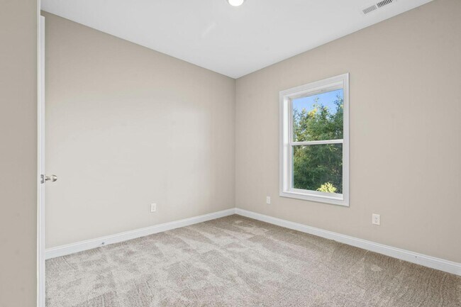 Building Photo - 933 Camden Ct