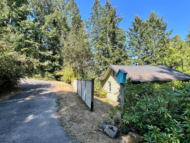 Building Photo - 531 77th Way NE