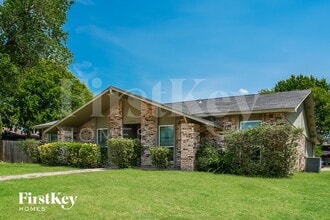 Building Photo - 1316 Royal Oak Dr