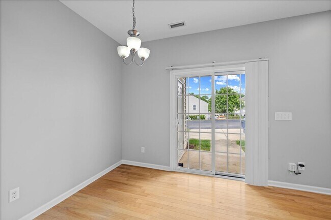 Building Photo - Well Maintained Three Bedroom Home!