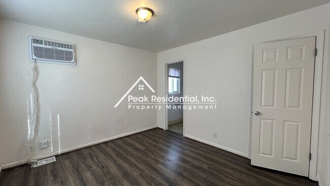 Building Photo - 53rdSt5640