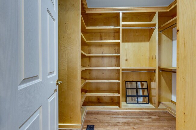 Building Photo - Luxury, Location, and Lifestyle on Rolling...