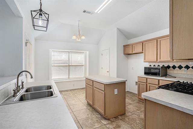 Building Photo - 4712 Shorewood Dr