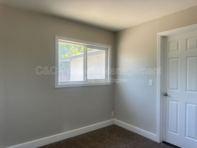 Building Photo - 5625 E Bellaire Way