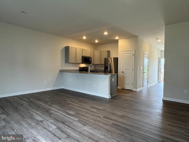 Building Photo - 102 Willett Holw St