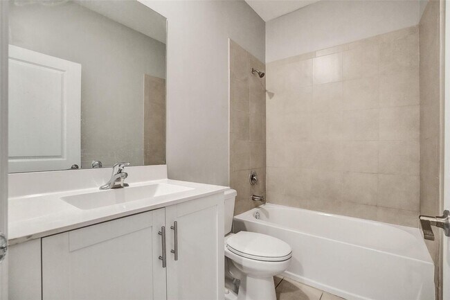 Building Photo - 389 NE 208th Terrace