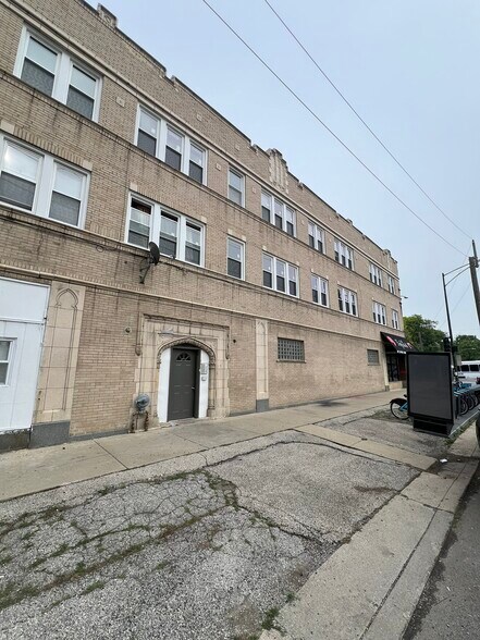 Building Photo - 9453 S Loomis St