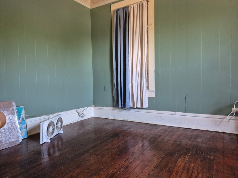 Building Photo - 301 E Brin St