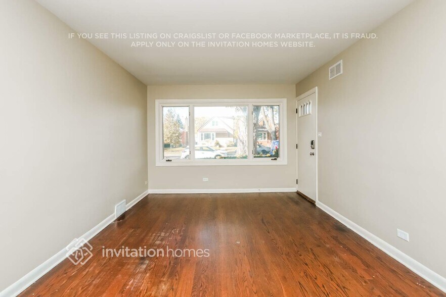 Building Photo - 10115 S California Ave