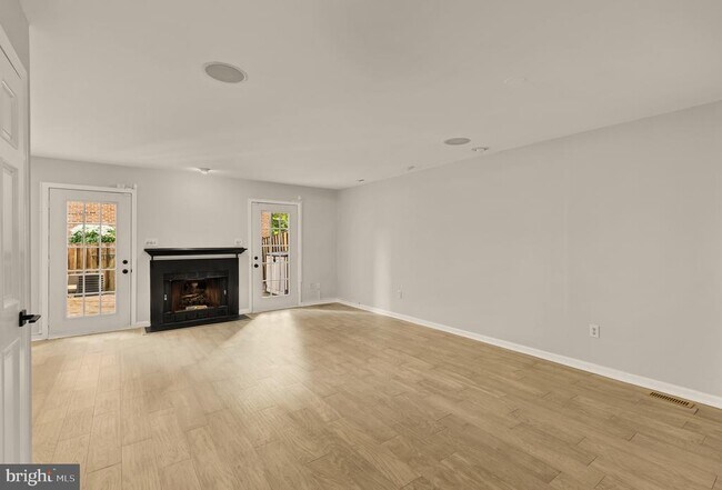 Building Photo - 7553 Chrisland Cove