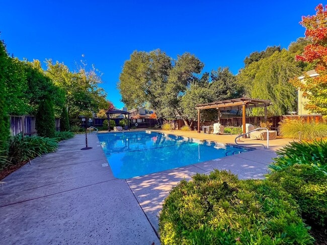 Building Photo - St. Helena – Spacious Two-Bedroom, Two-Bathroom Condo