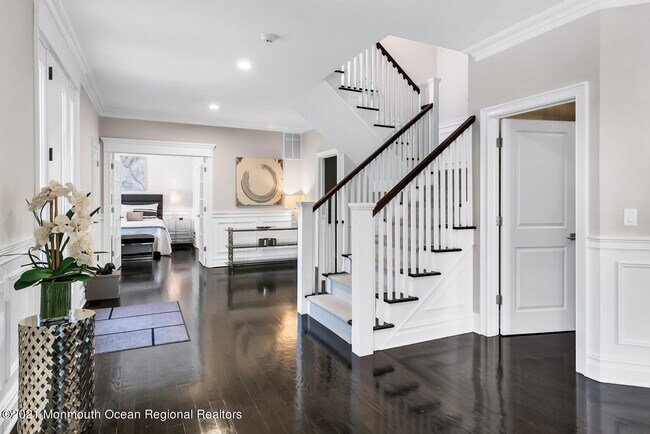 Building Photo - 2211 3rd Ave