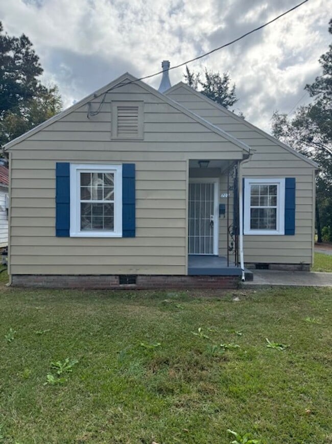 Building Photo - 701 E Lenoir Ave