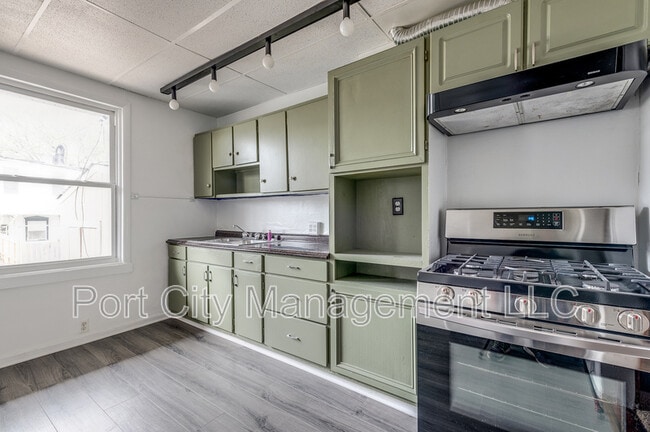 Building Photo - 320 S Newkirk St