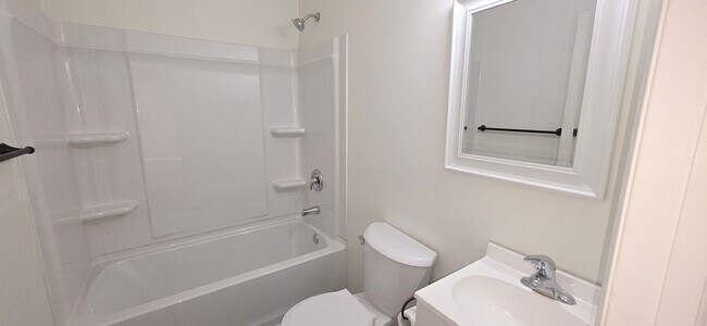 Building Photo - 3 Bedrooms! 2 Baths! Beautifully Updated! $1195 Close to MSU!