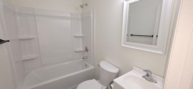 Building Photo - 3 Bedrooms! 2 Baths! Beautifully Updated! $1195