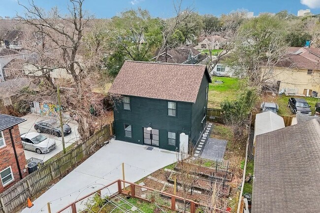 Building Photo - 1410 Elliott St