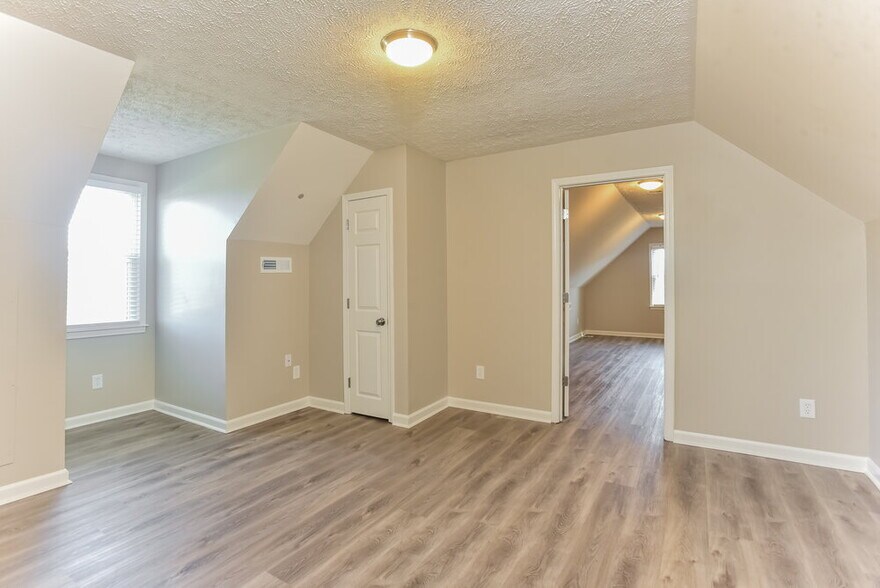 Building Photo - 1423 Marymont Dr