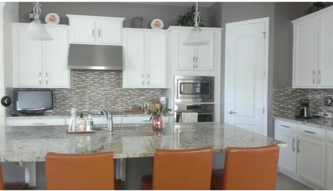 Building Photo - 8549 Laureate Blvd