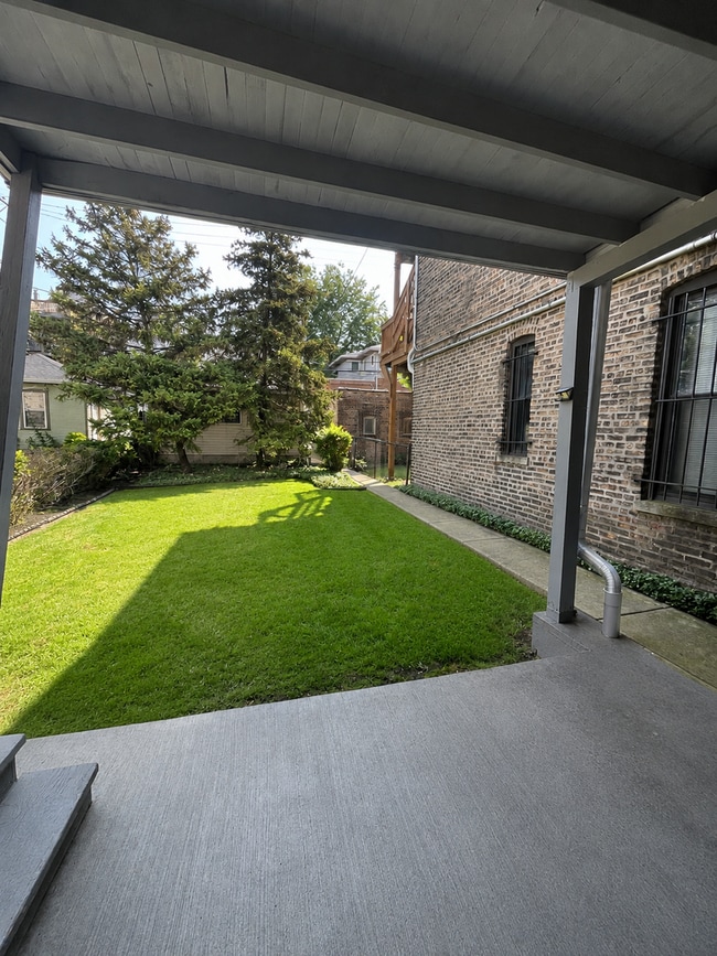 Building Photo - 1807 N Hermitage Ave