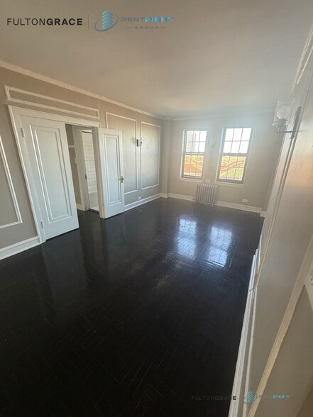 Building Photo - 1209 W Sherwin Ave