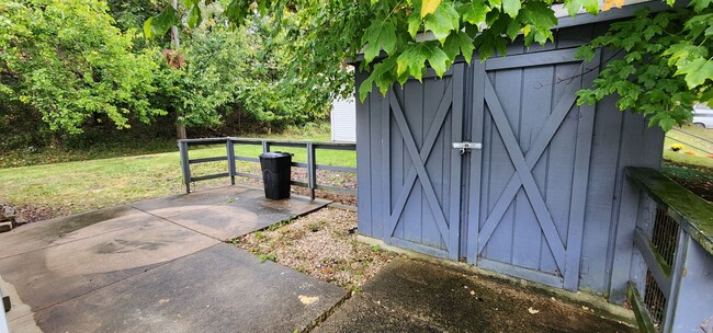 Building Photo - Finleyville Ranch Home in Country Setting