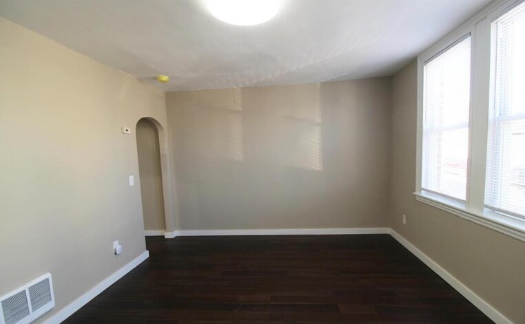 Building Photo - 402 N 64th St