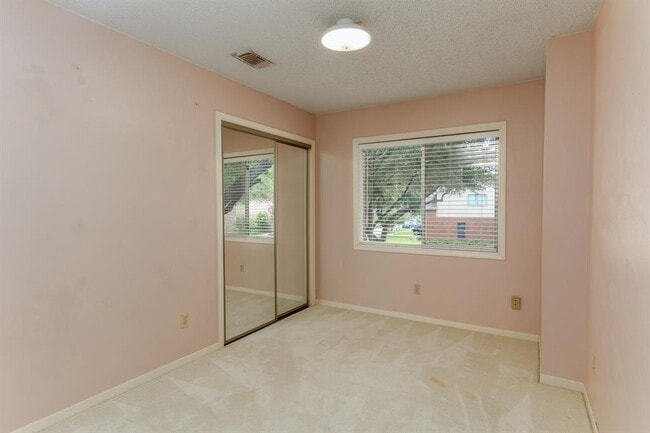 Building Photo - 2458 Parkwood Ln