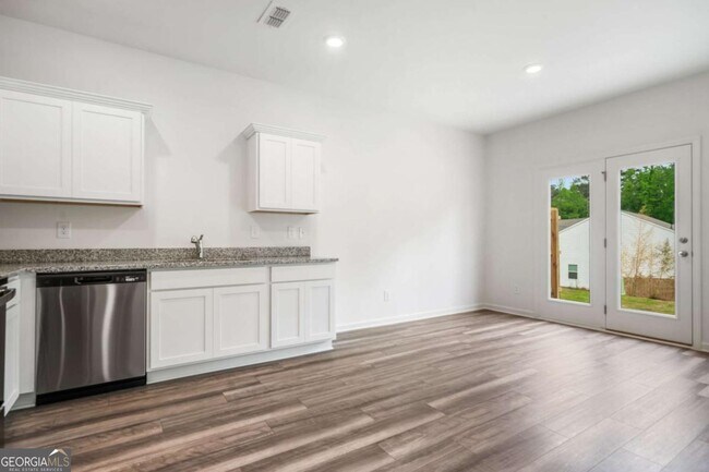 Building Photo - 102 Saginaw Ct